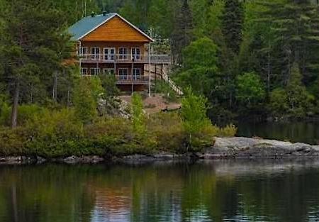 Auberge La Taniere Tadoussac Exterior photo